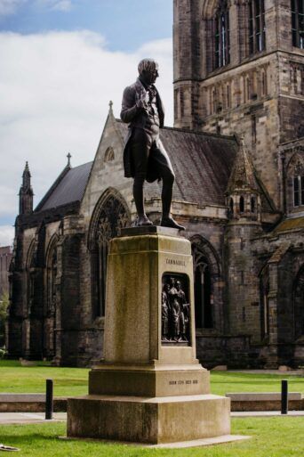 Statue of Robert Tannahill with Paisley Abbey in background. Image credit, Will Scott