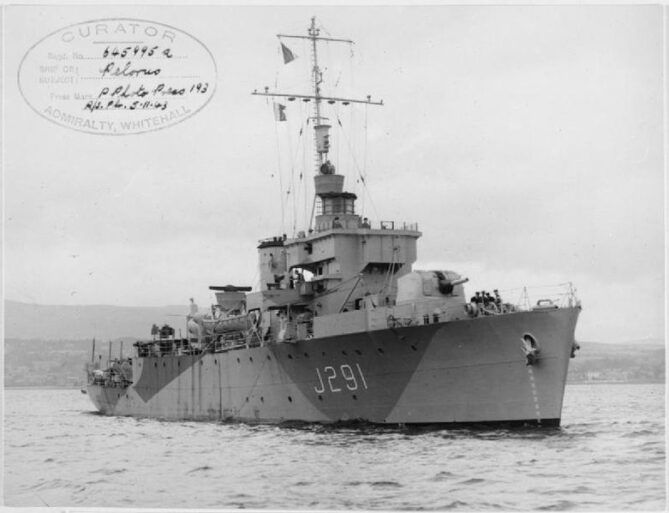 HMS Pelorus 1943 at anchor