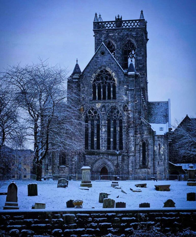 Paisley Abbey in the snow